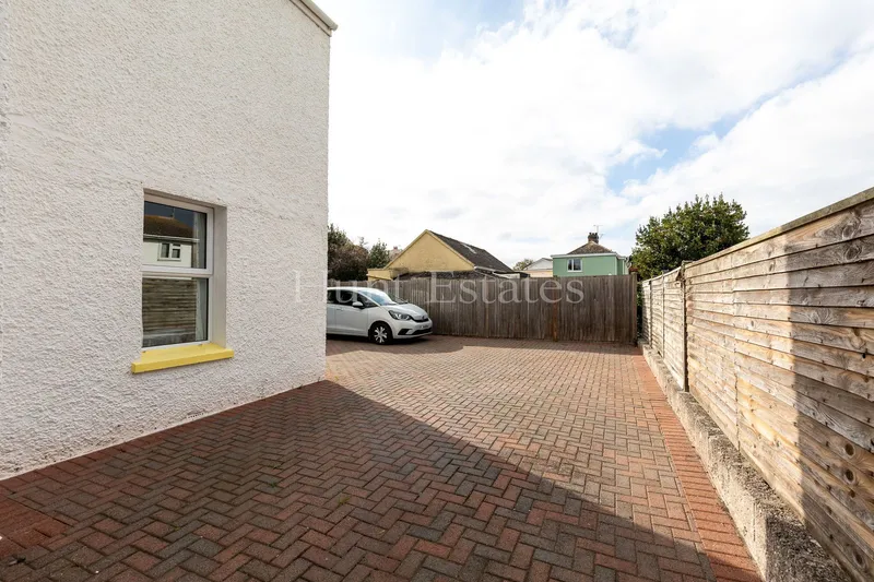Detached Two Bedroom Cottage at La Bourg — photograph 5