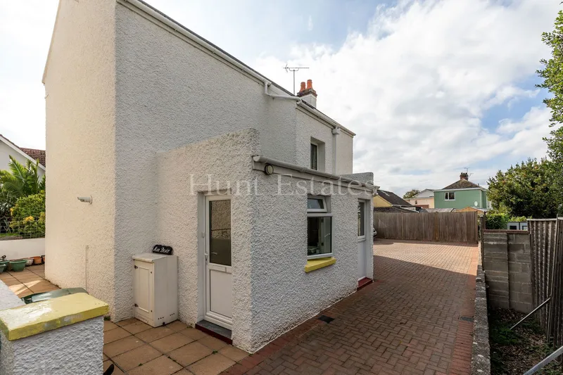 Detached Two Bedroom Cottage at La Bourg — photograph 4