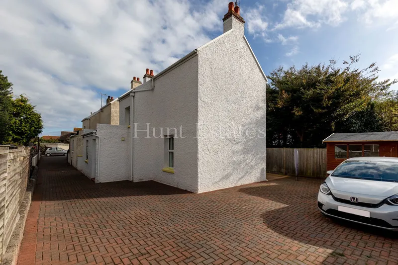 Detached Two Bedroom Cottage at La Bourg — photograph 6