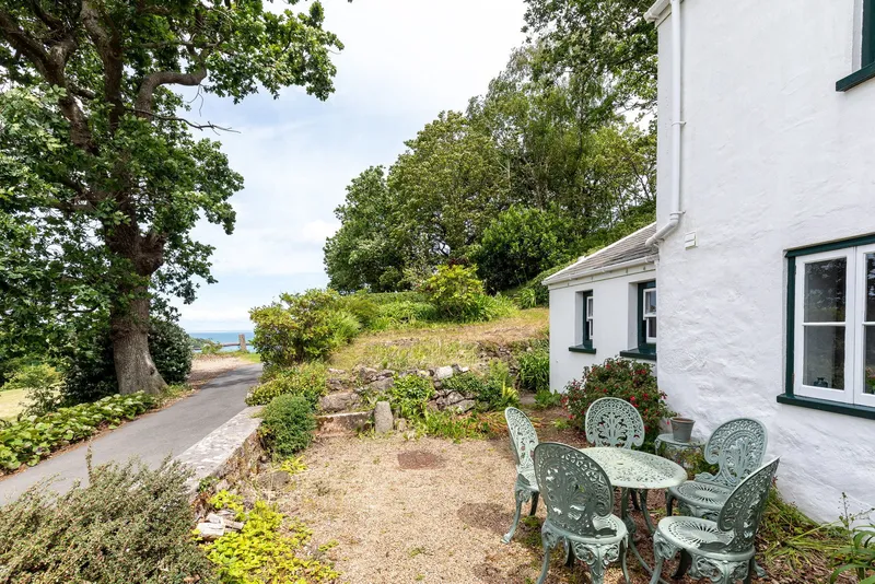 Idyllic Two Bedroom Cottage With Sea Views — photograph 3