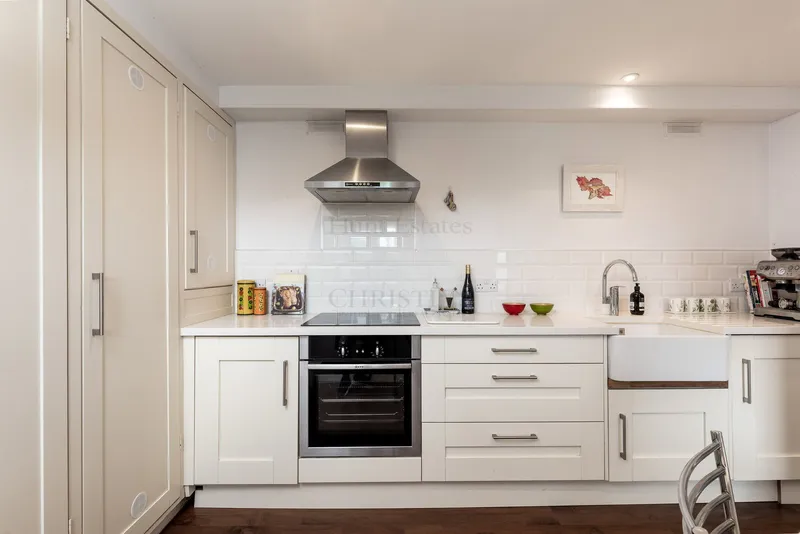 Idyllic Two Bedroom Cottage With Sea Views — photograph 5
