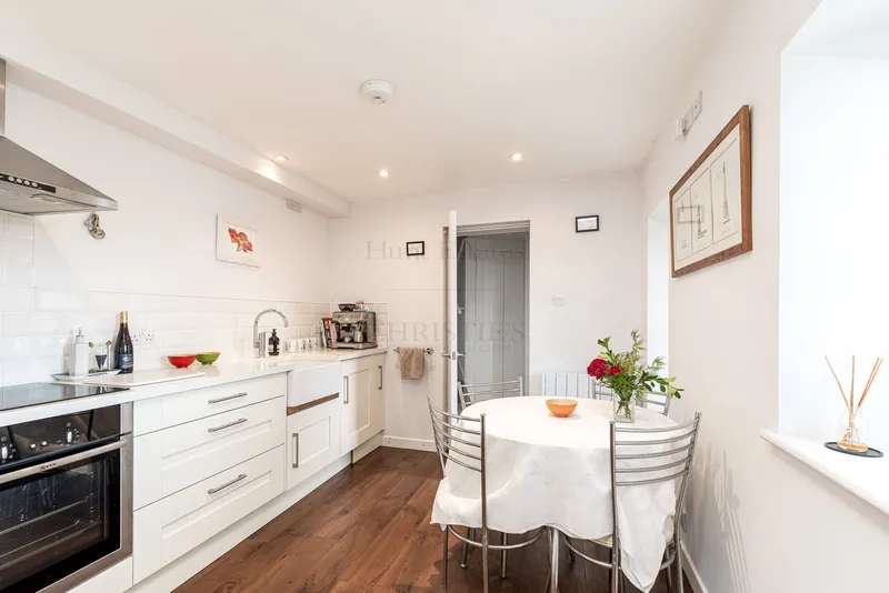 Idyllic Two Bedroom Cottage With Sea Views — photograph 6