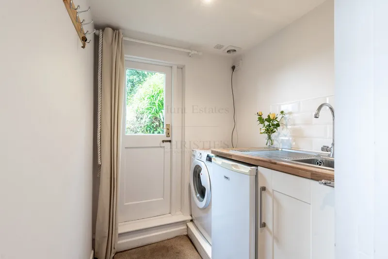 Idyllic Two Bedroom Cottage With Sea Views — photograph 7