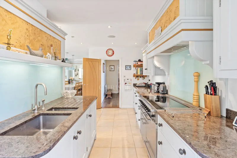Detached Five Bedroom Family Home — photograph 5