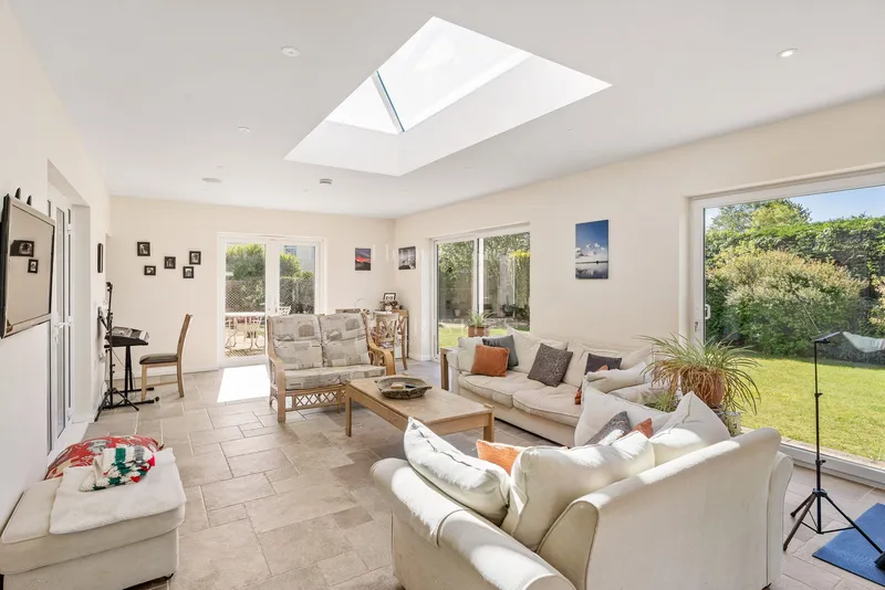 Detached Five Bedroom Family Home — photograph 9