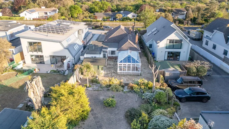 Opportunity For One or Two Properties On Large Site — photograph 4