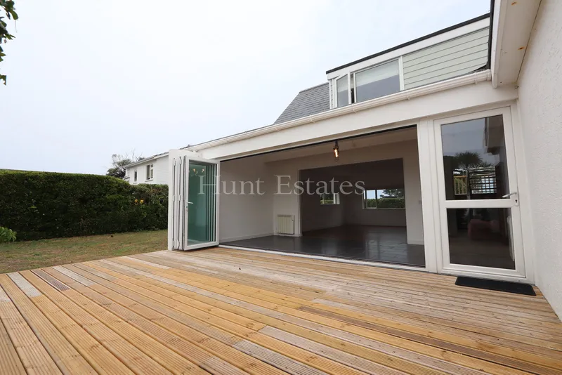 Detached home close to Le Moye Golf Course — main photograph