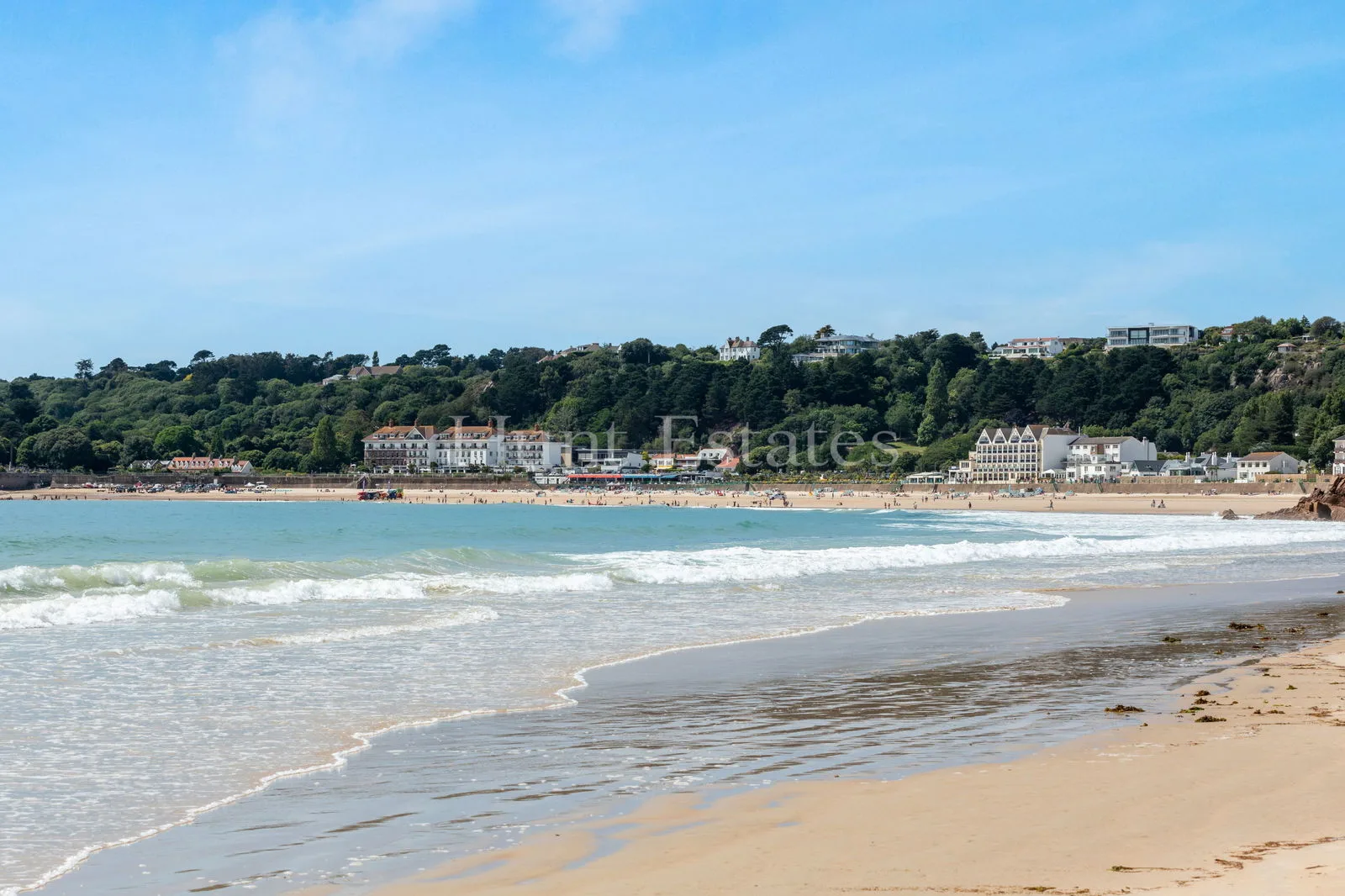 ST BRELADE’S BAY TWO-BEDROOM APARTMENT AVAILABLE TO NON-JERSEY RESIDENTS — main photograph