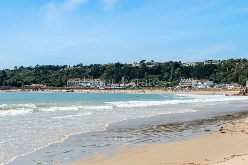 ST BRELADE’S BAY TWO-BEDROOM APARTMENT AVAILABLE TO NON-JERSEY RESIDENTS — main photograph