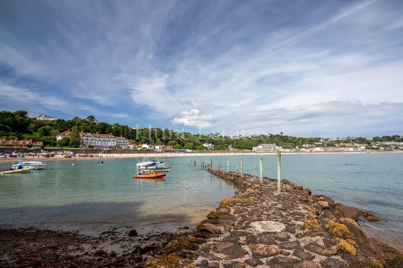 ST BRELADE’S BAY TWO-BEDROOM APARTMENT AVAILABLE TO NON-JERSEY RESIDENTS — photograph 6