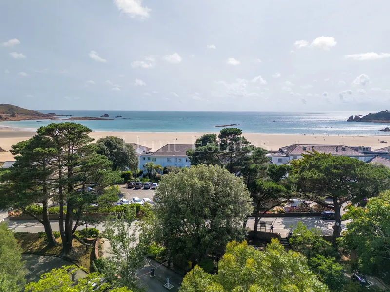 Spacious Apartment In Luxurious Development In St. Brelade’s Bay — photograph 2