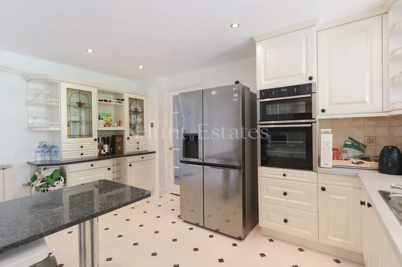 Spacious Apartment In Luxurious Development In St. Brelade’s Bay — photograph 4