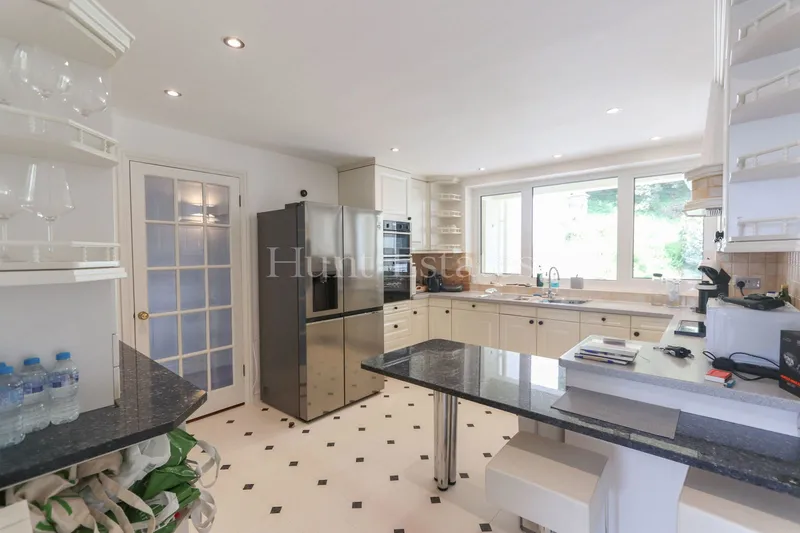 Spacious Apartment In Luxurious Development In St. Brelade’s Bay — photograph 6