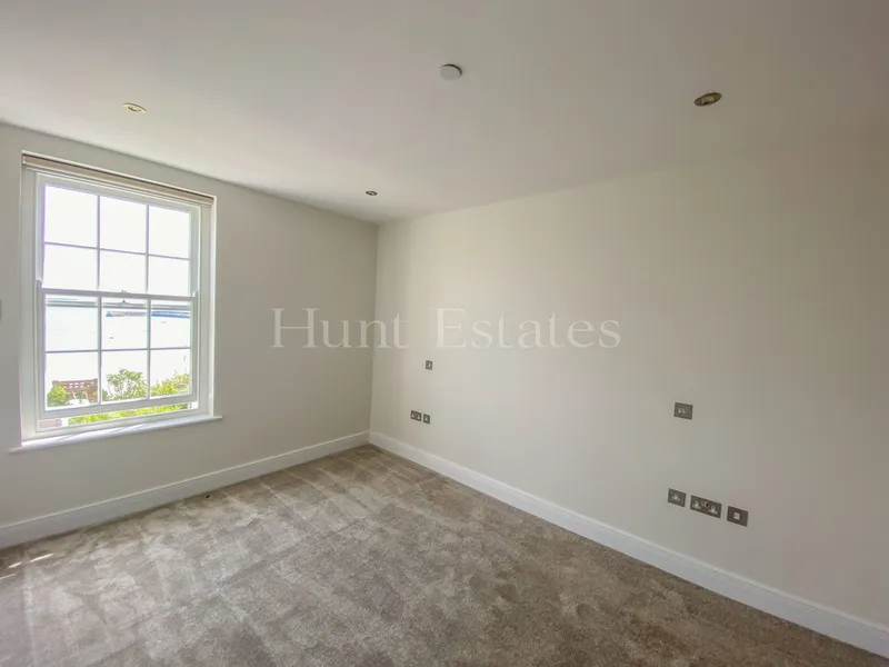 Four Bedroom St Aubin’s Home with Sea Views — photograph 10