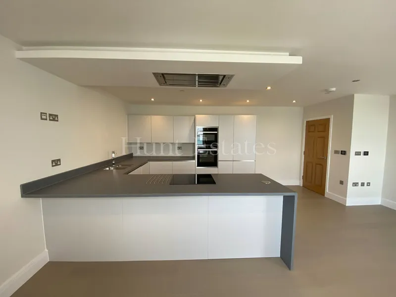 Four Bedroom St Aubin’s Home with Sea Views — photograph 5