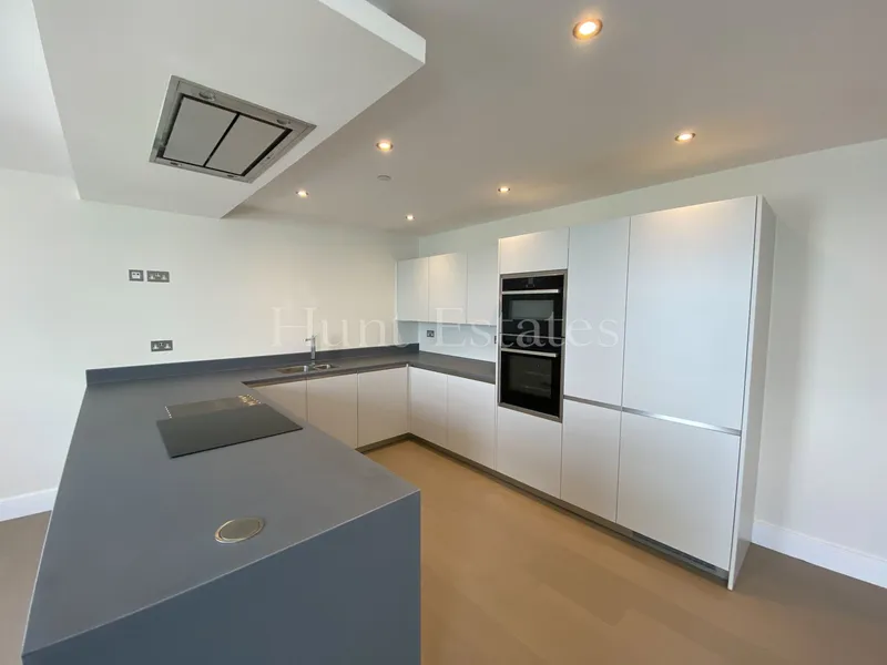 Four Bedroom St Aubin’s Home with Sea Views — photograph 4