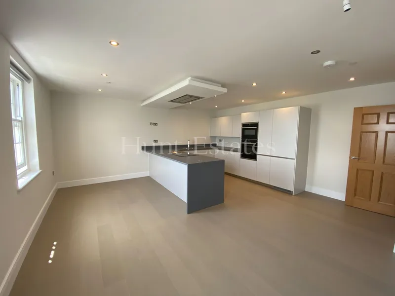 Four Bedroom St Aubin’s Home with Sea Views — photograph 3