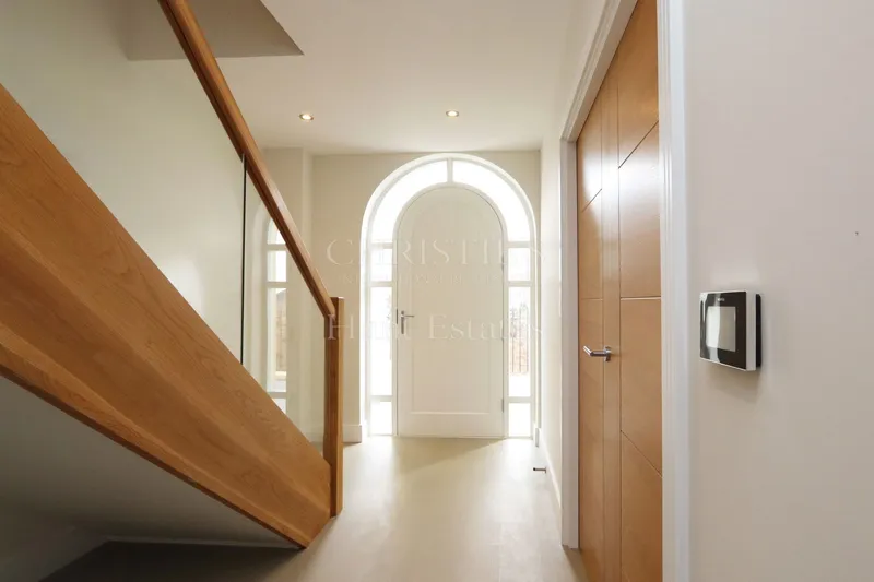 Contemporary Duplex Apartment In St. Aubin — photograph 8