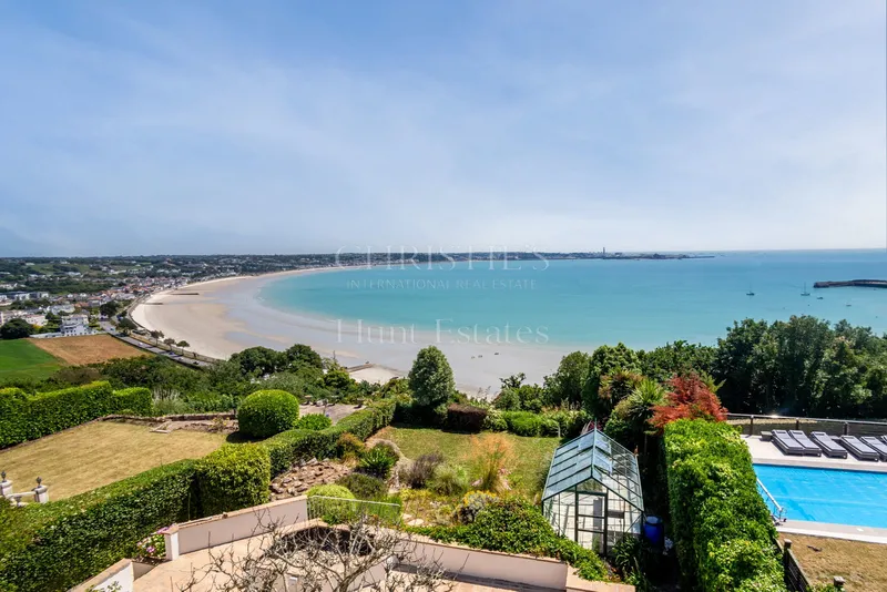 Stunning Views Overlooking The Bay — photograph 3