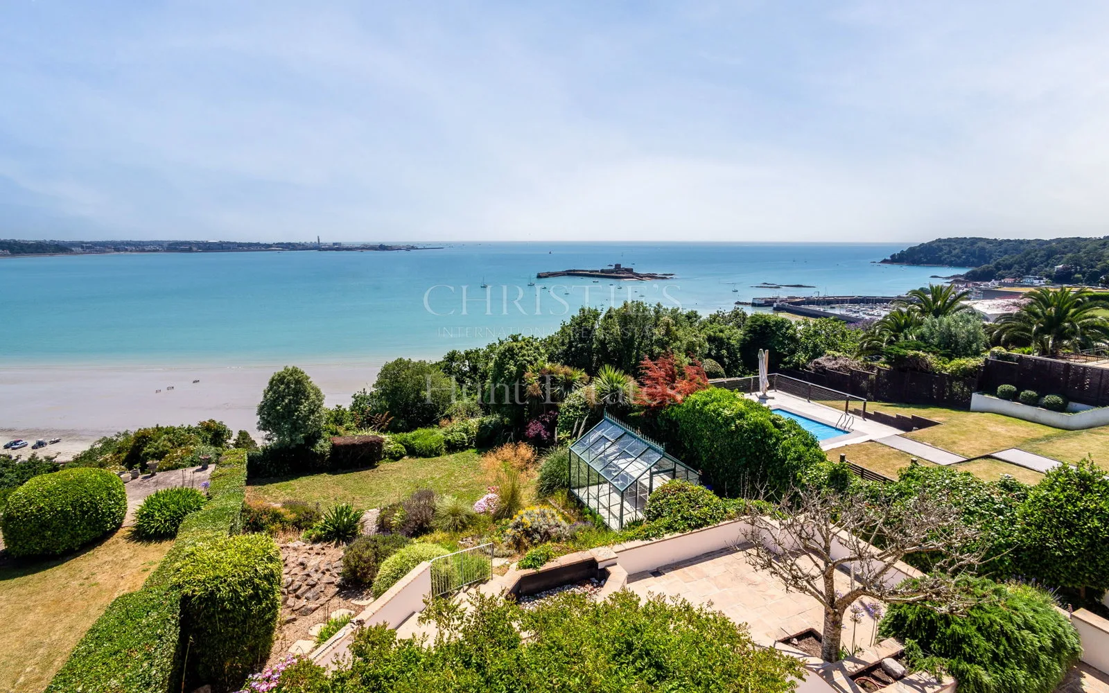 Stunning Views Overlooking The Bay — main photograph