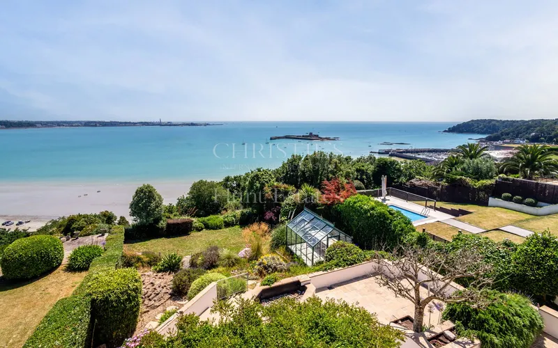 Stunning Views Overlooking The Bay — main photograph