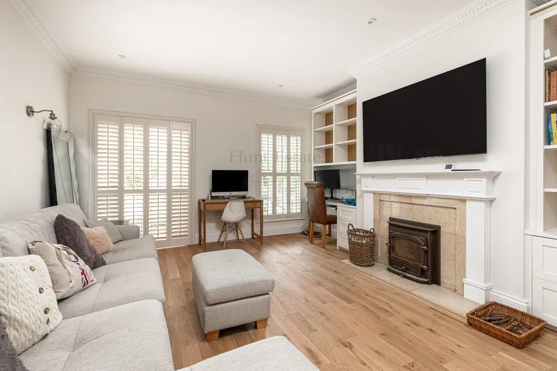 Impressive Georgian Style Furnished Detached Home With Annexe — photograph 10