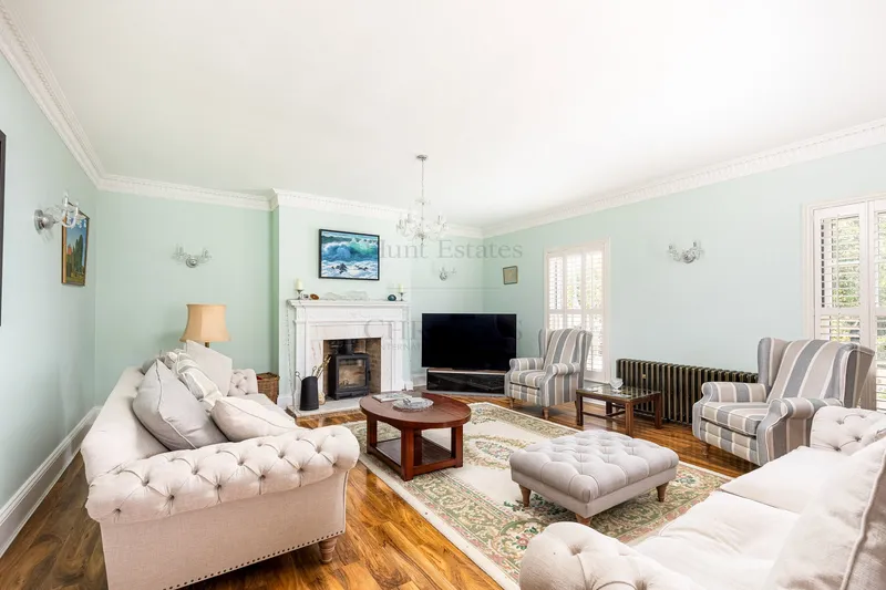 Impressive Georgian Style Furnished Detached Home With Annexe — photograph 2