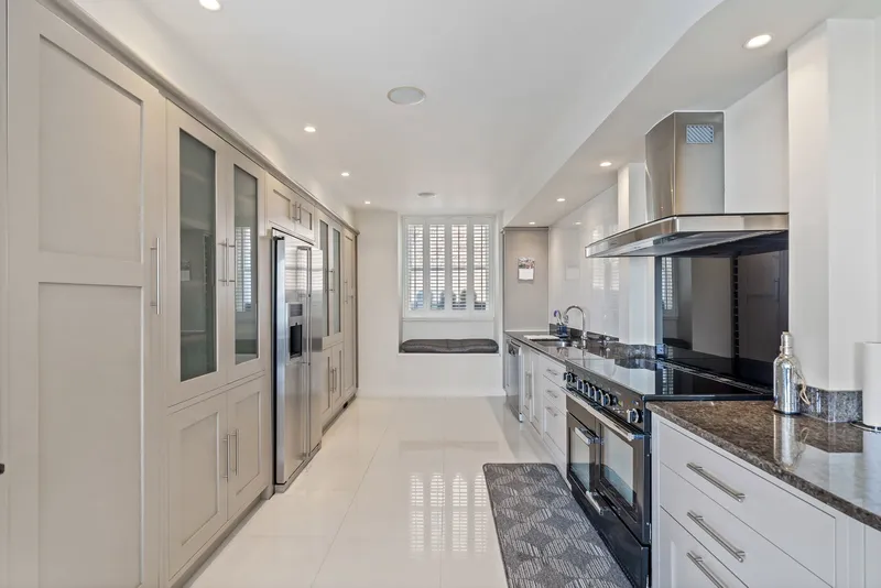 A Stunning Fully Furnished Executive Home with Spectacular Views In St Aubin — photograph 8