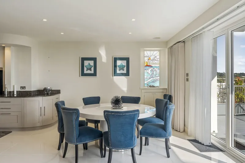 A Stunning Fully Furnished Executive Home with Spectacular Views In St Aubin — photograph 6