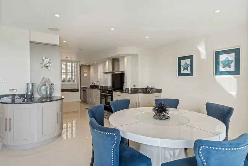 A Stunning Fully Furnished Executive Home with Spectacular Views In St Aubin — photograph 7