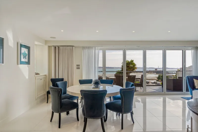 A Stunning Fully Furnished Executive Home with Spectacular Views In St Aubin — photograph 10