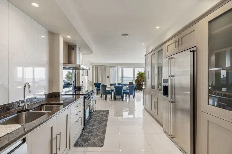 A Stunning Fully Furnished Executive Home with Spectacular Views In St Aubin — photograph 9
