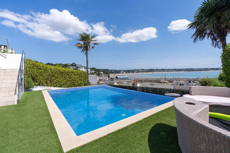 A Stunning Fully Furnished Executive Home with Spectacular Views In St Aubin — photograph 2