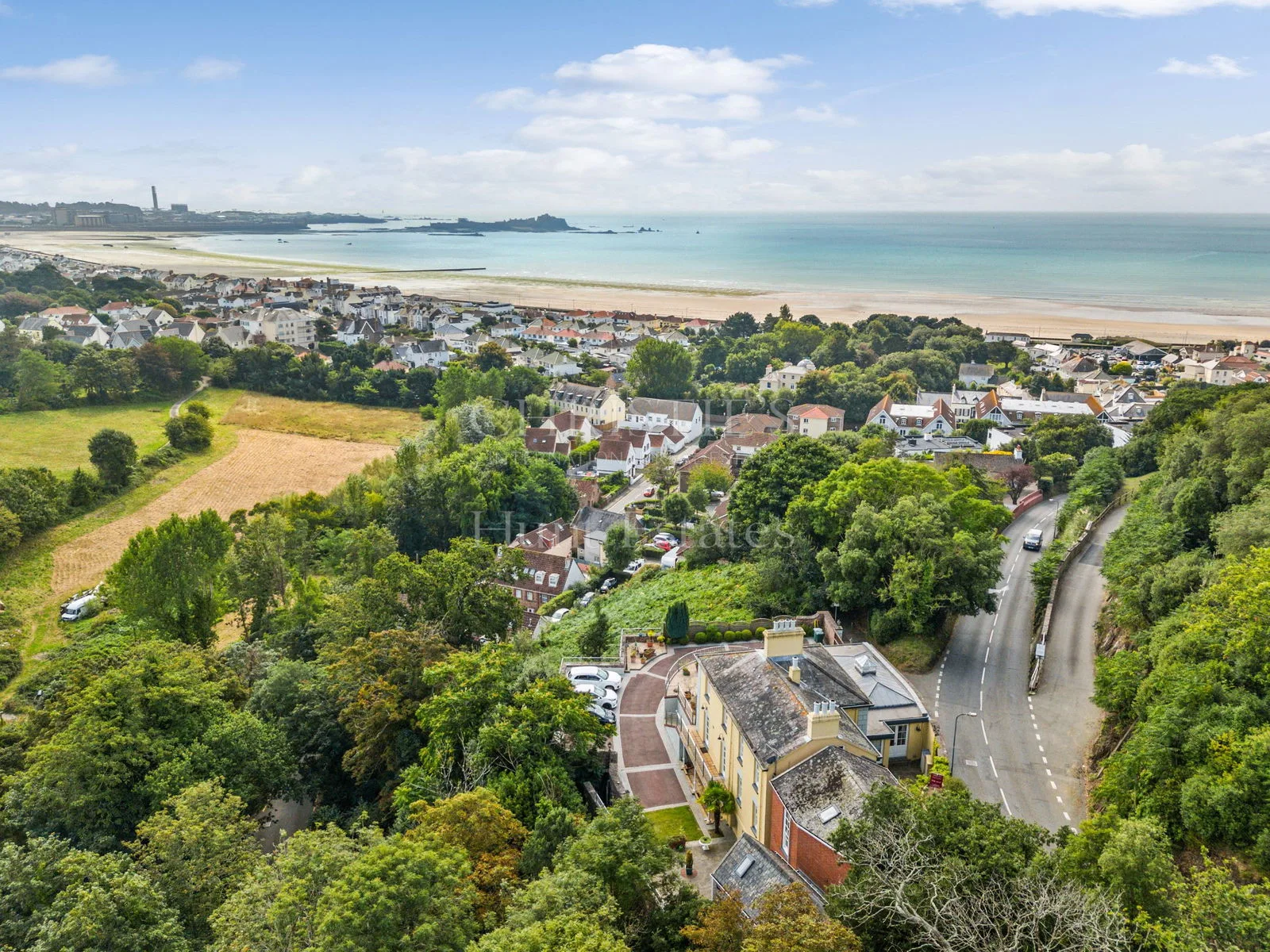 Large Family Property With Views To Elizabeth Castle — main photograph