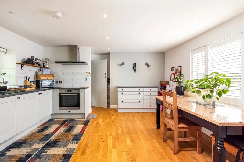 One Bedroom Detached Bungalow With Paved Garden And 3 Parking Spaces — photograph 5