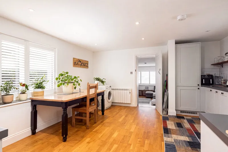 One Bedroom Detached Bungalow With Paved Garden And 3 Parking Spaces — photograph 4