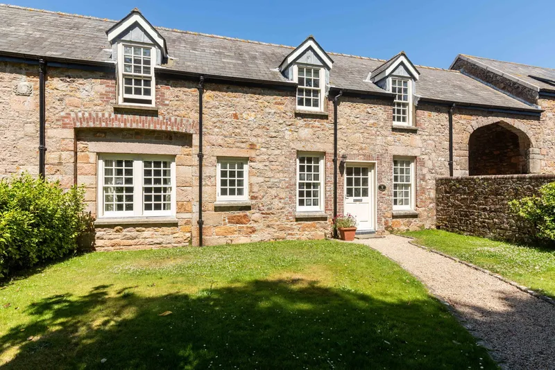 Three Bedroom, Two Bathroom Granite Cottage In A Delightful Hamlet Setting — main photograph