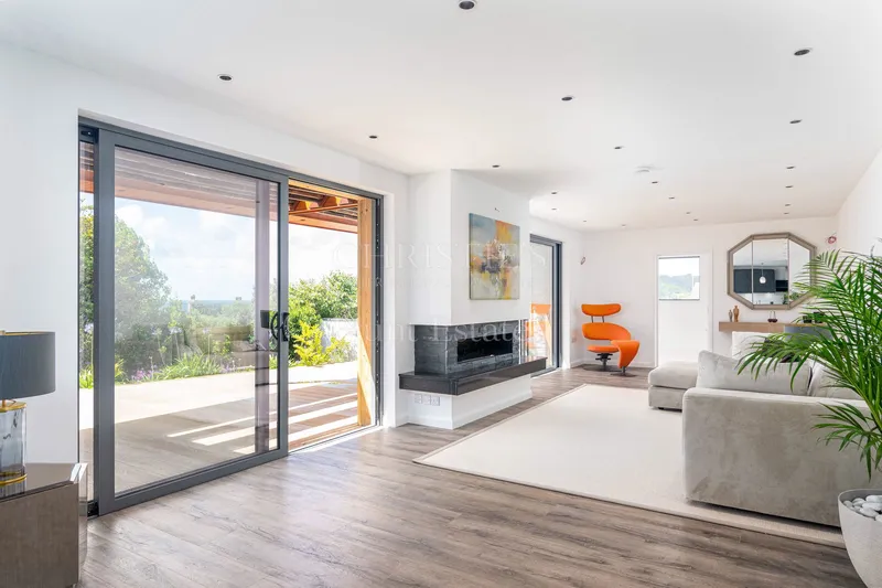 A modern detached six bedroom home in St. Brelade’s Bay — photograph 6