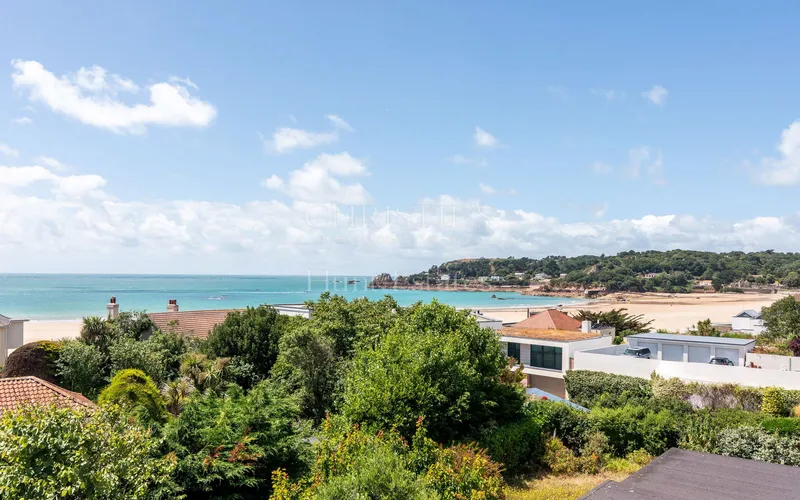 A modern detached six bedroom home in St. Brelade’s Bay — main photograph