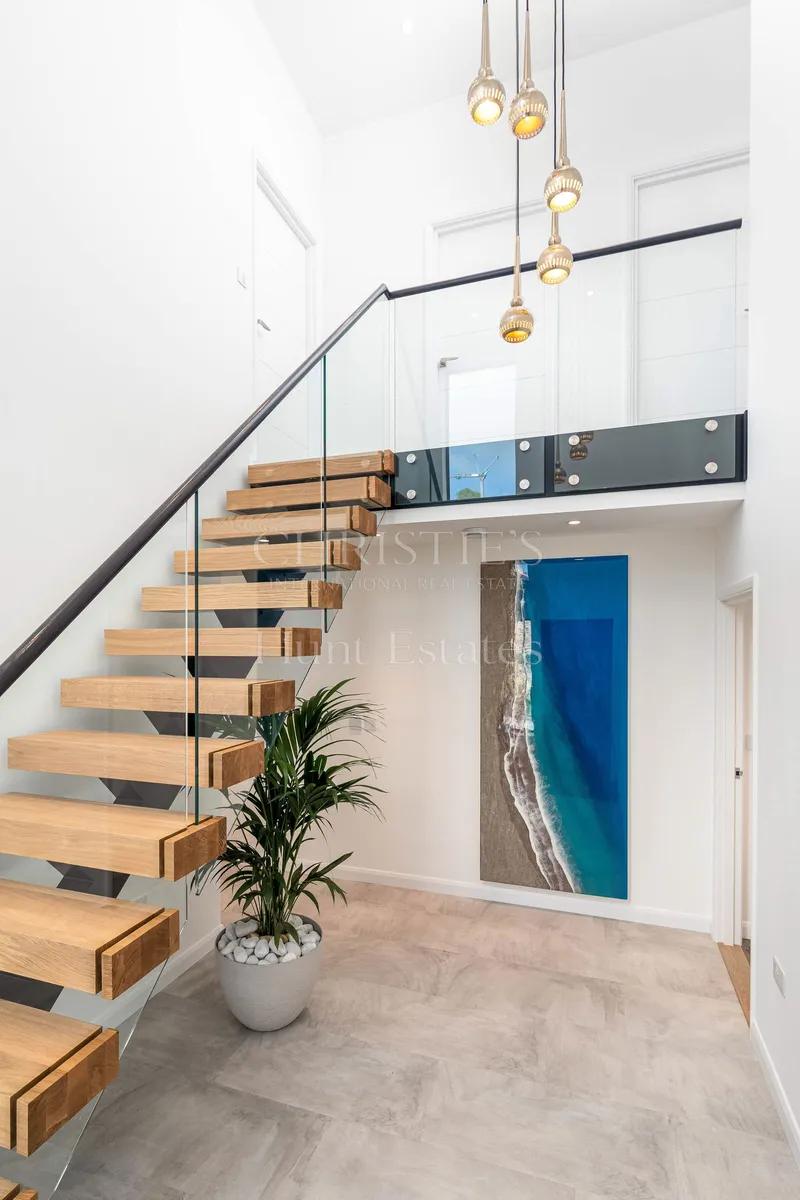 A modern detached six bedroom home in St. Brelade’s Bay — photograph 5