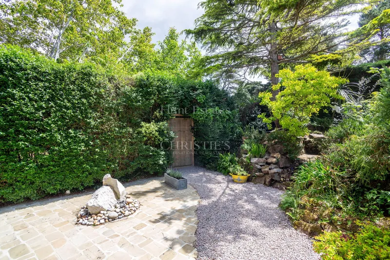 Immaculate Home In Prime Location With Direct Access To The Railway Walk — photograph 8