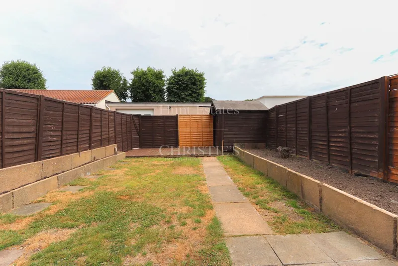 Family Home with Scope for Development — photograph 3