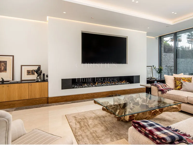 Luxurious New Home In Elevated Position Overlooking St Aubin’s Bay — photograph 7