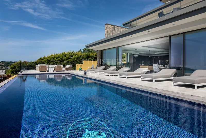 Luxurious New Home In Elevated Position Overlooking St Aubin’s Bay — photograph 4