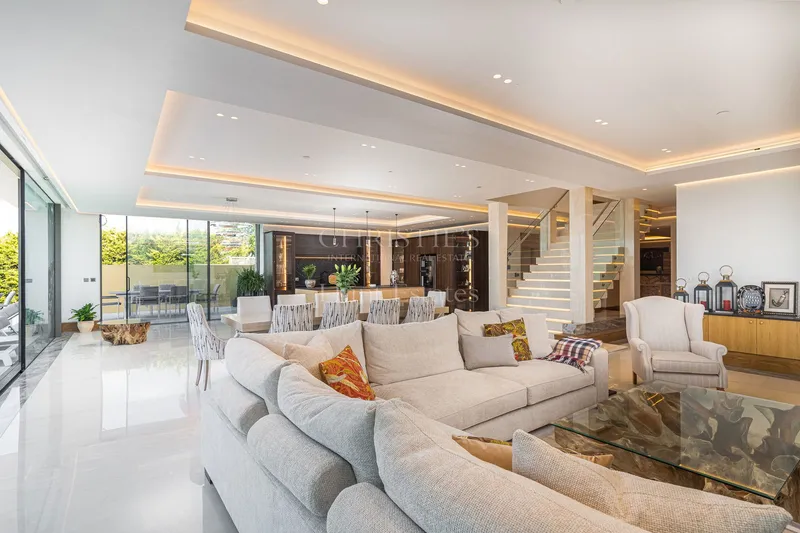 Luxurious New Home In Elevated Position Overlooking St Aubin’s Bay — photograph 9