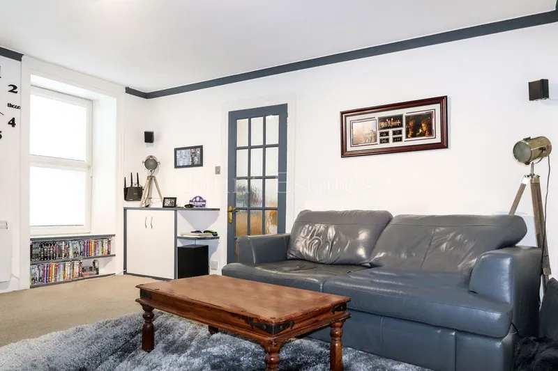 Two Bedroom Duplex Apartment — photograph 3