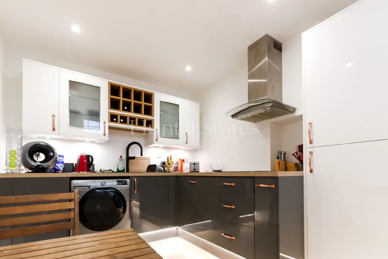 Two Bedroom Duplex Apartment — photograph 4