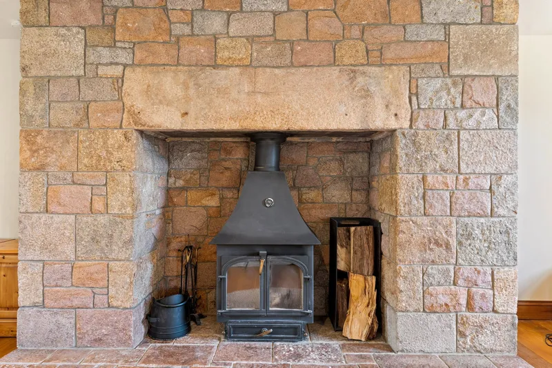 Traditional Granite Home with Separate Unit — photograph 8