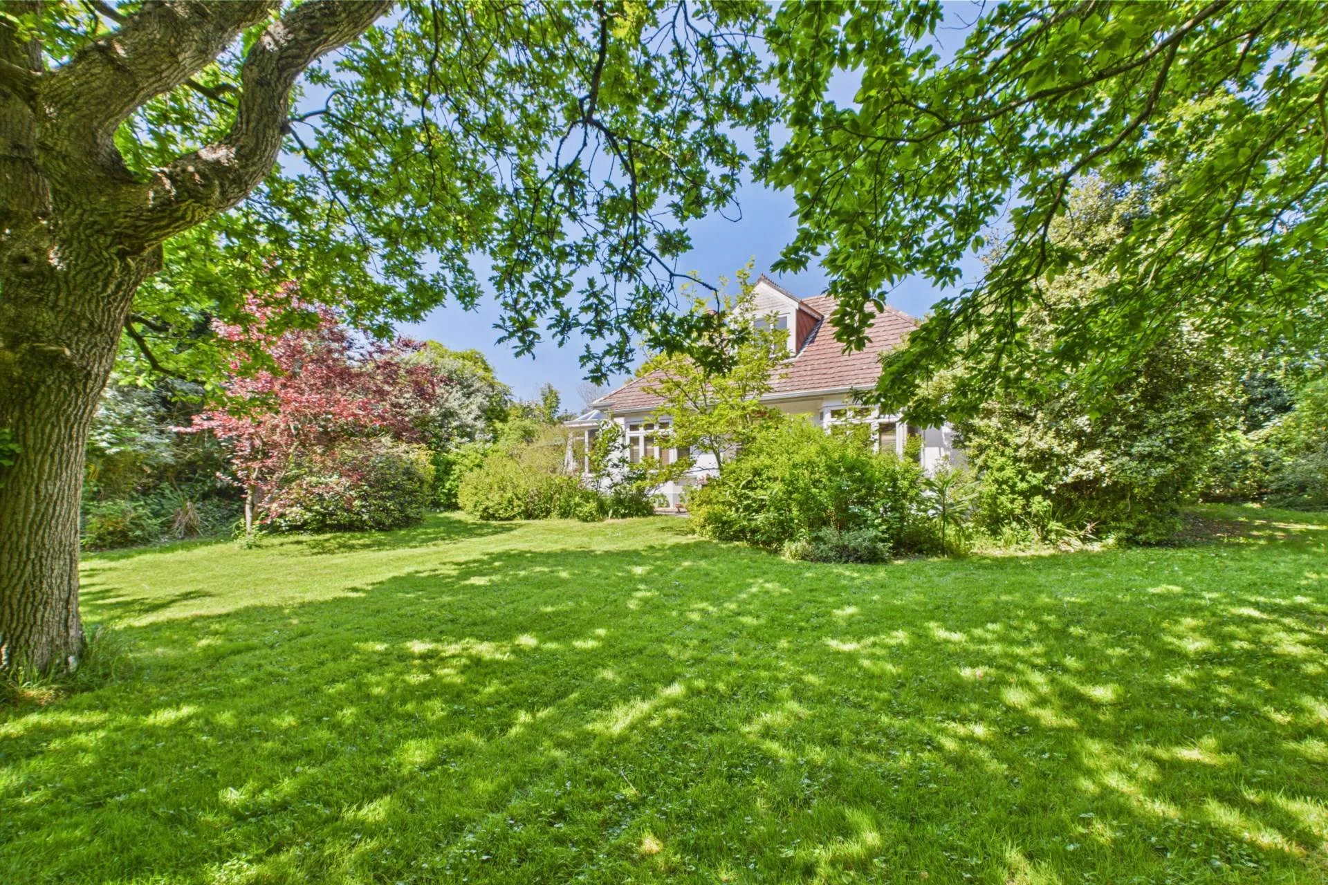 West Lodge — photograph 1