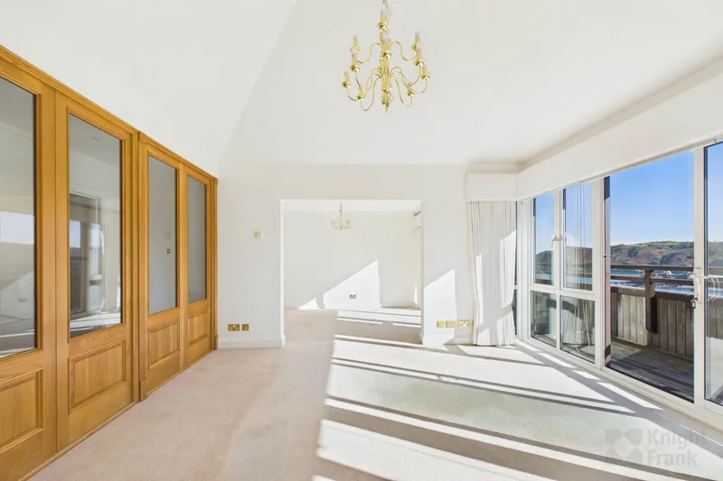 Penthouse, Apartment 20 — photograph 4